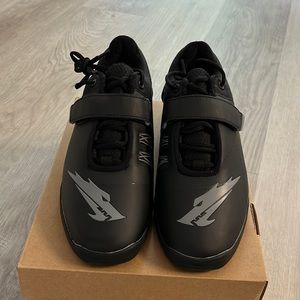 NWT Velaasa Lifters